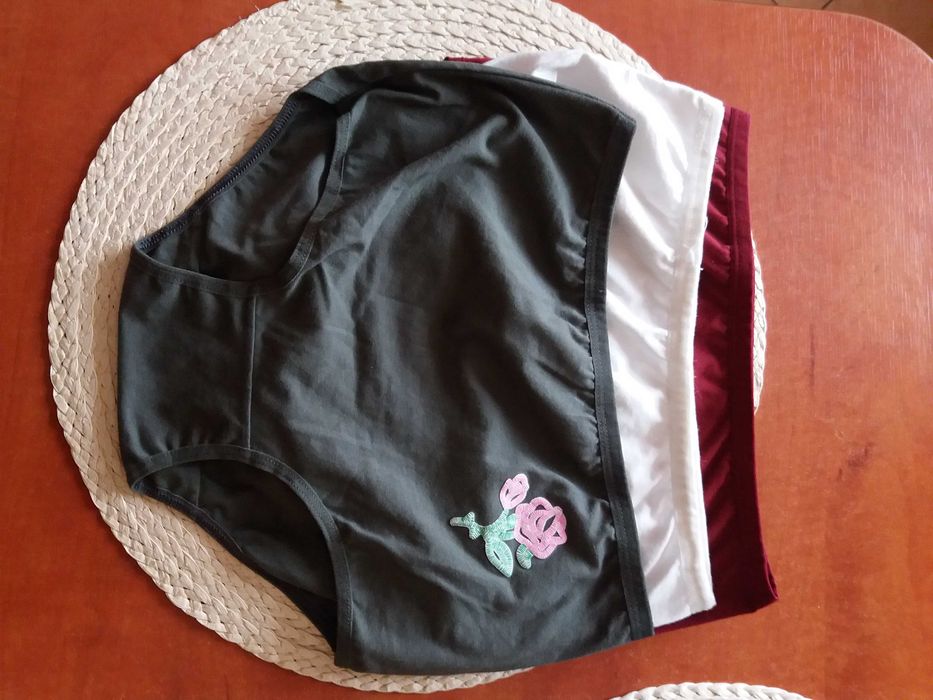 Trzy pary majtek wysoki stan Cleve 36 S