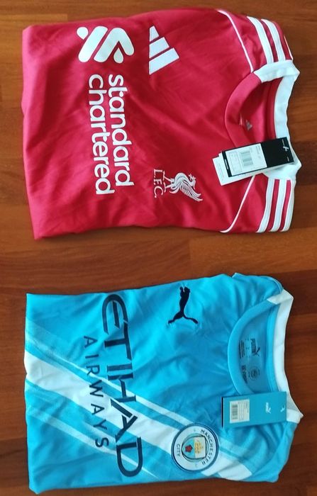 Camisola City e Liverpool