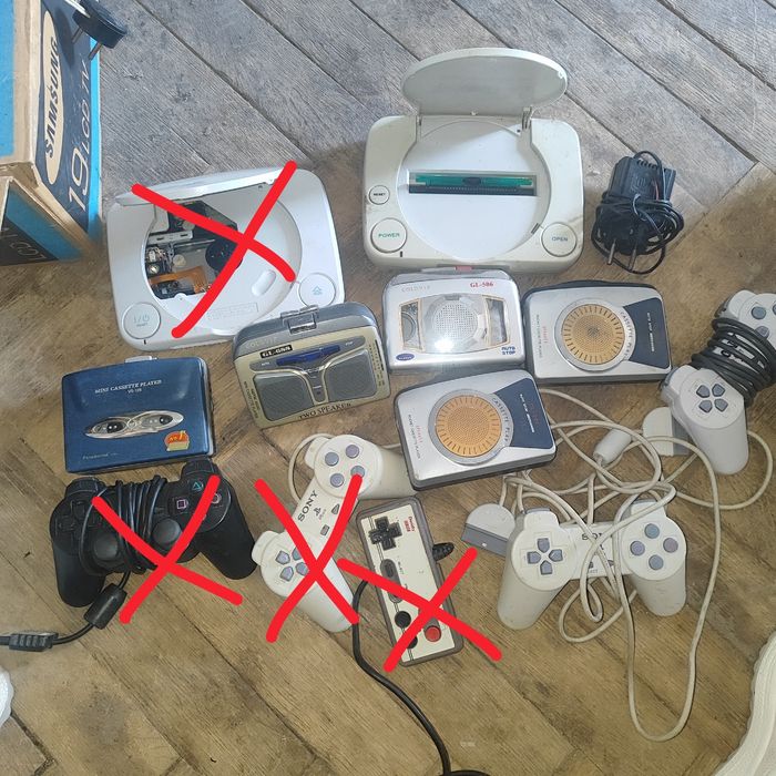 SONY ігрова приставка, джойстики,плеер