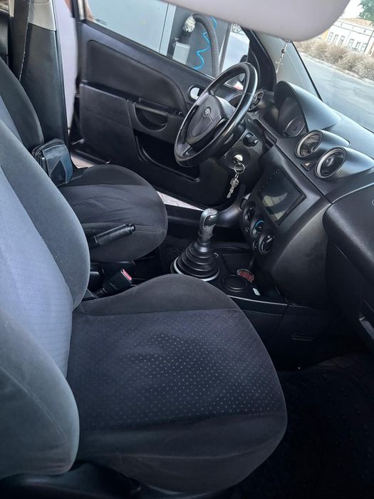 Vendo Ford Fiesta GHIA 2005