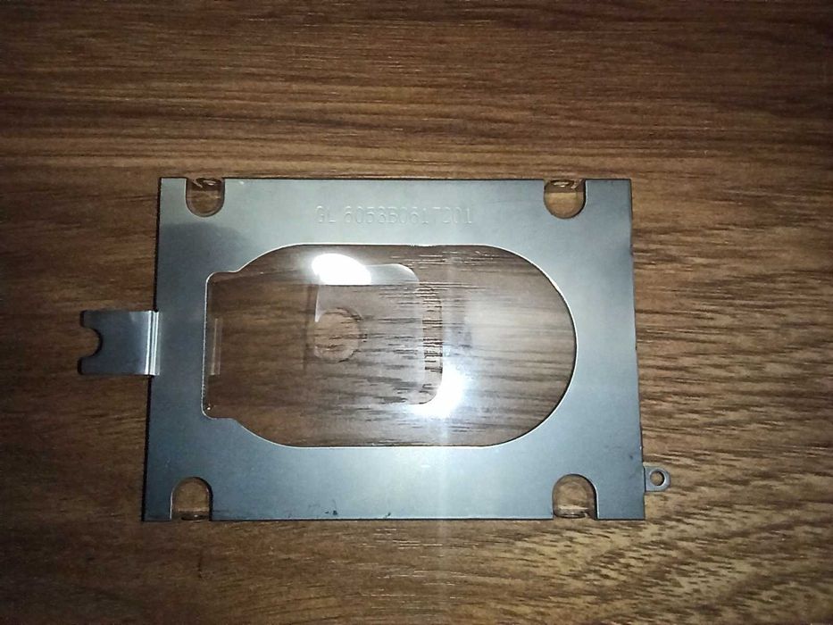 Toshiba Satellite C650:obudowa matrycy,zawiasy,kieszeń dysku,zaślepki