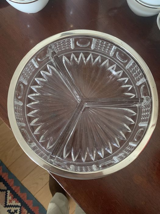 Taça para aperitivos com rebordo em casquinha . Diametro 22cm