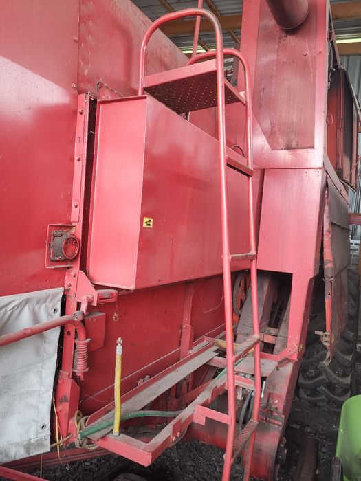 Sprzedam kombajn bizon z056