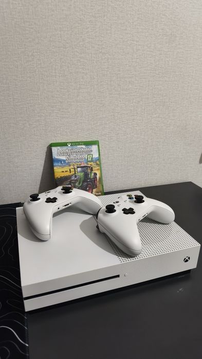 XBOX ONE S 1TB + 2 геймпади + farming simulator 17

FARMING SIMULATOR