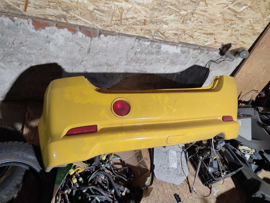 Zderzak tył daihatsu yrv stan bardzo dobry