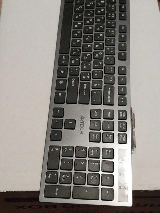 Колонки працюючі, клавіатури під ремонт.