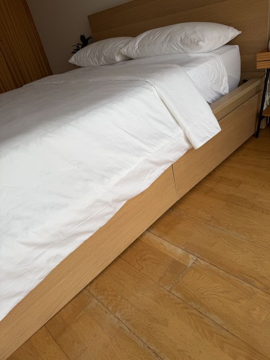 Cama de casal com arrumação e colchão