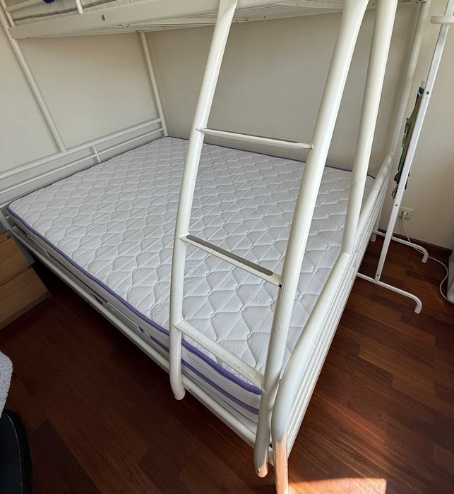 Cama-beliche de casal, colchão 140x200cm, em excelente estado