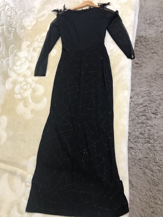 Сукня вечірня з пір‘ям  та сіткою /максі