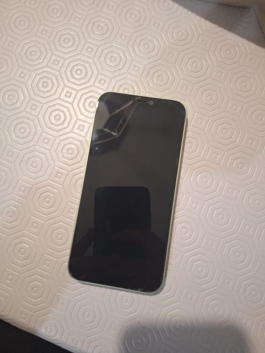 iPhone 12 praticamente novo