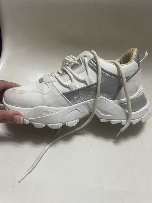 Calcado usado de senhora