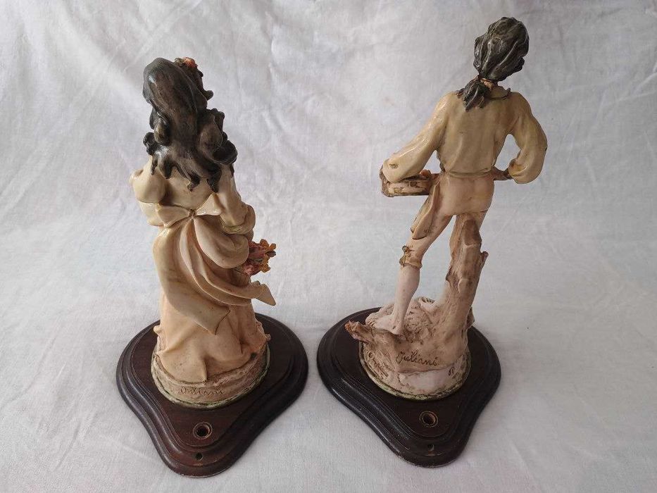 Duas estatuetas antigas com bases para candeeiro