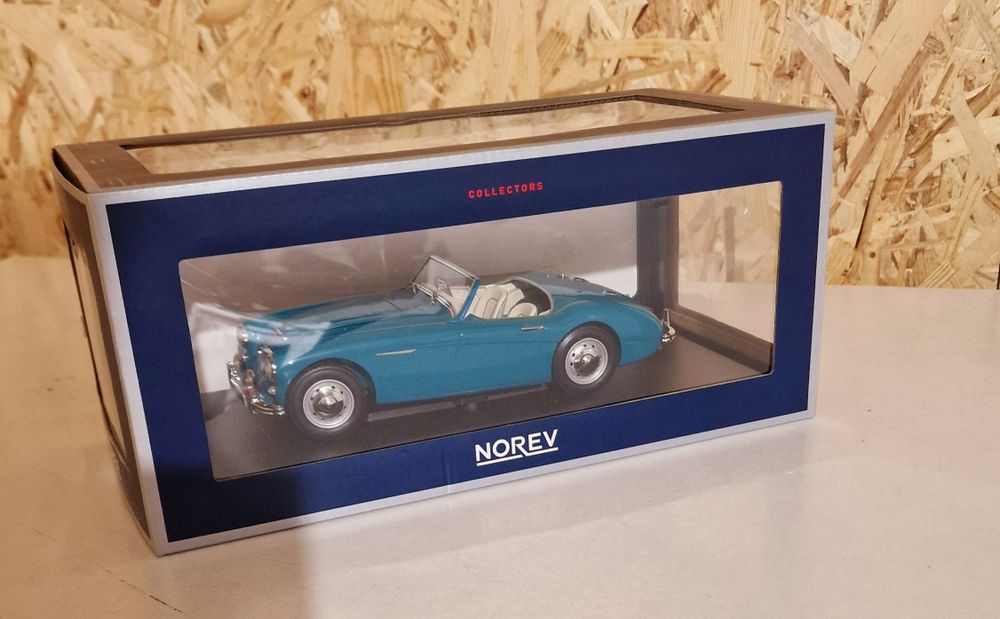 Austin Healey 3000  1/18 NOREV 1