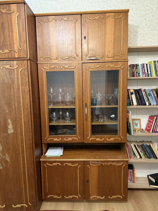 Безкоштовно, віддам шафи, самовивіз, розмір великої  180 на 220, меншої  100 на 220