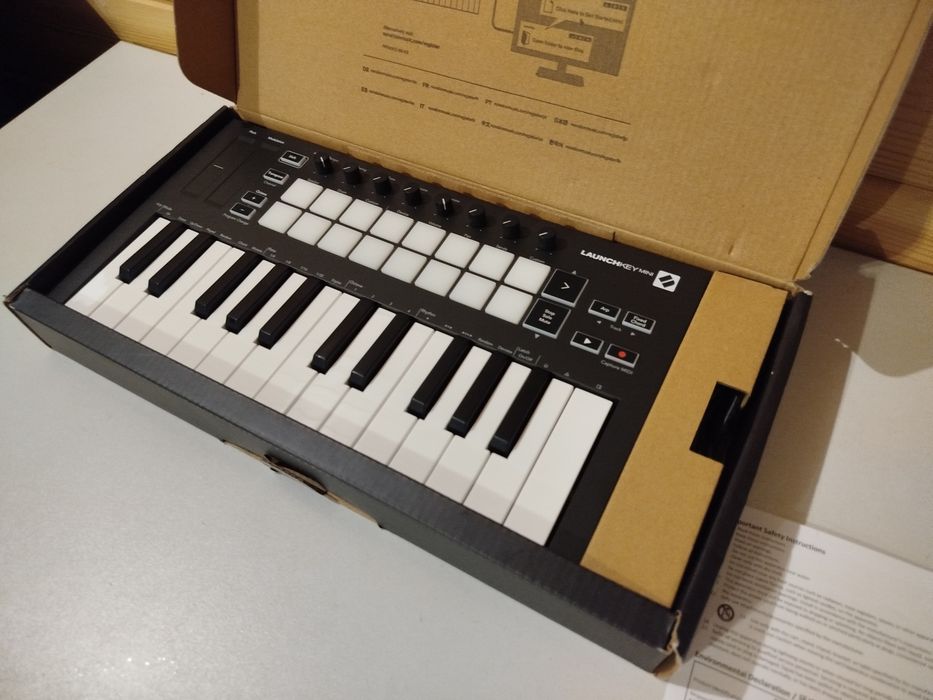 Міді клавіатура Novation L auchkey  Mini MK3