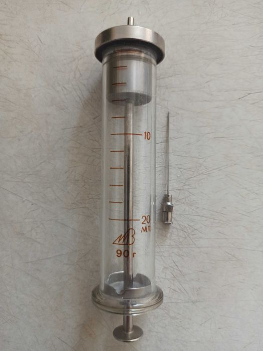 Шприц стеклянный многоразовый 20см с иголкой СССР