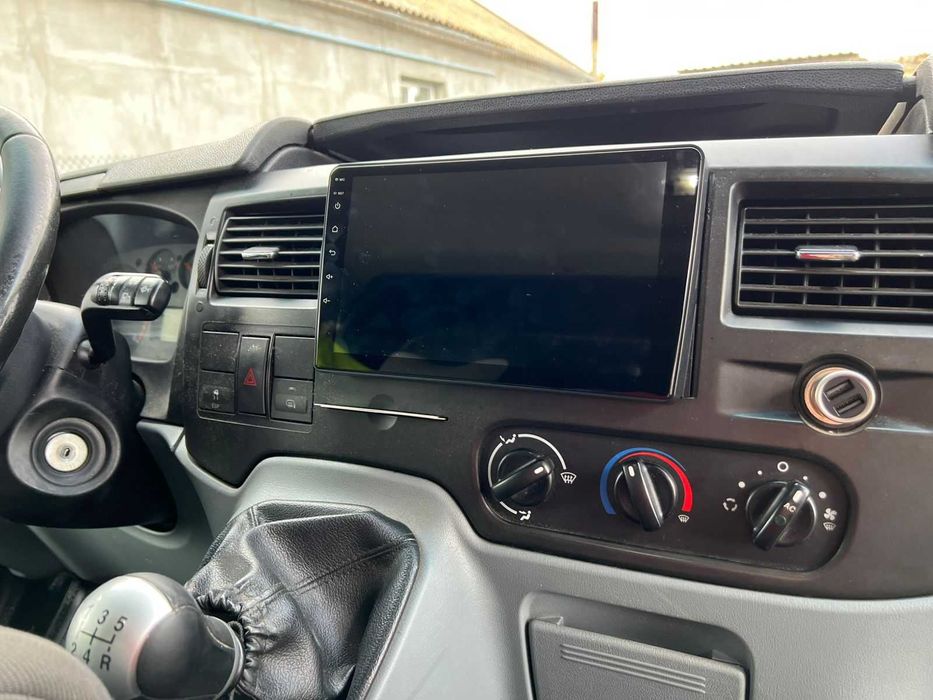 Форд Транзіт 2010 року