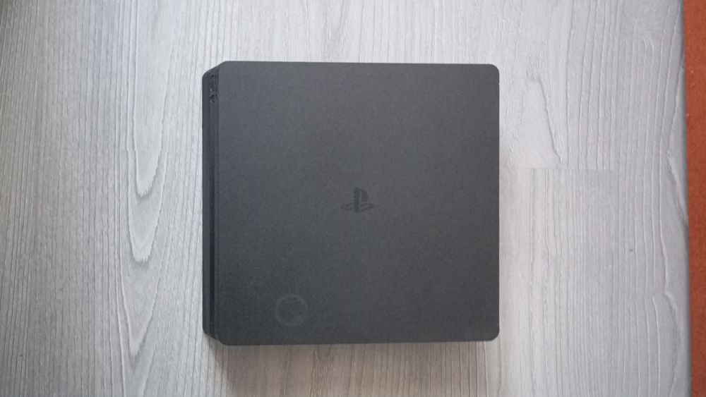 Продам пс4 slim в хорошому стані