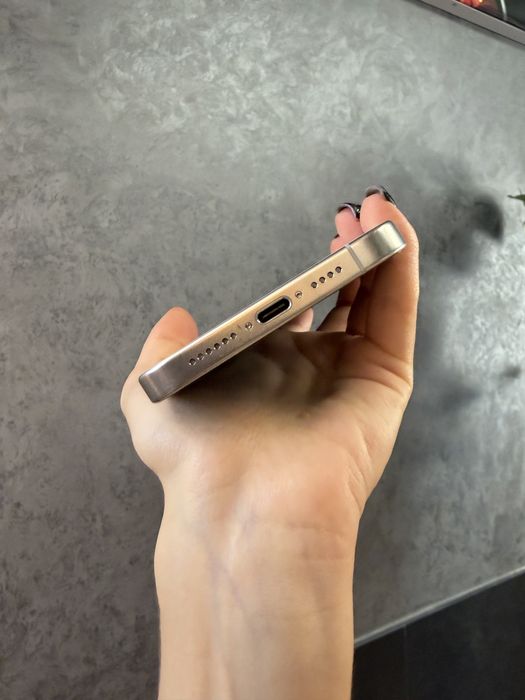 Б/у IPHONE 15Pro Max 256 White Titanium Neverlock Костюшка,5 igrand