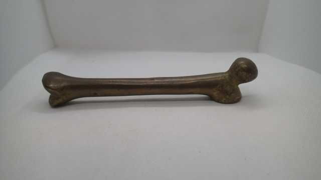 Pisa papeis em Bronze