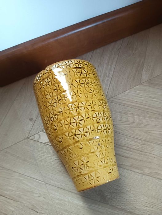 Wazon ceramiczny miodowy ze wzorem