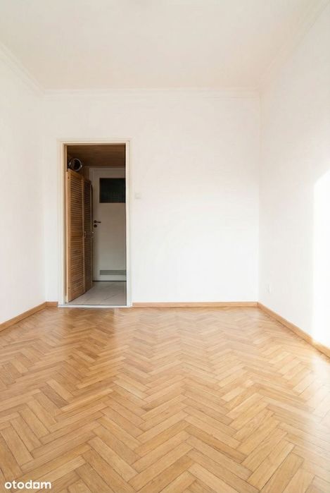 4 pokoje w kameralnym budynku. Dwustronne. Balkon