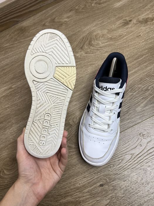 Продам БОМБЕЗНІ жіночі кросівки Adidas Hoops 3