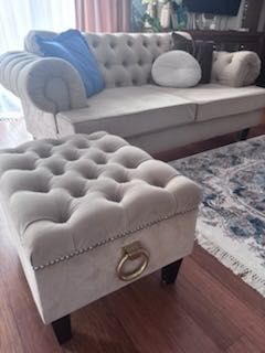 Sprzedam kanapę,sofę i pufę chesterfield