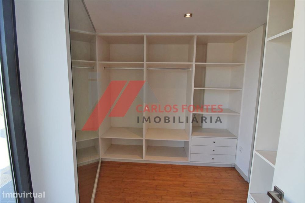 Excelente moradia com piscina para arrendamento!!