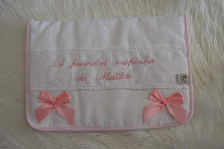 Saco para primeira roupinha com o nome do bebé