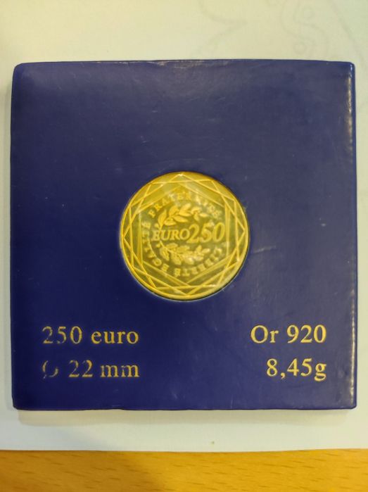 Moedas em ouro antigas