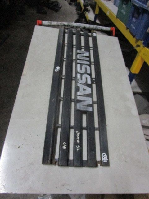 Grelha do Pára-Choques da Frente NISSAN Cabstar E Chassis (TL_, VL_)