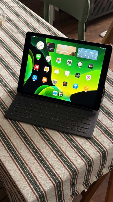 iPad Pro 12,9” (1ª geração) + Teclado oficial Apple