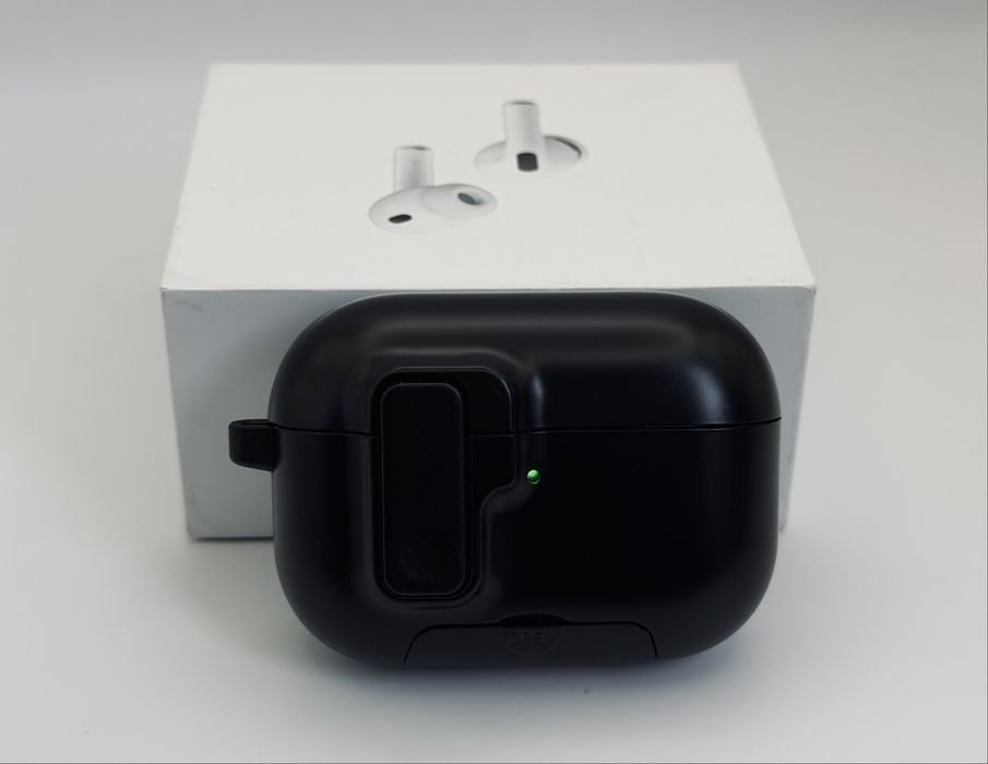 Чехол на AirPods Pro 3 Black, White, AirPods 4 White, противодарный, открывается автоматически кнопкой