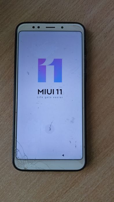 Телефон Xiaomi Redmi 5 plus