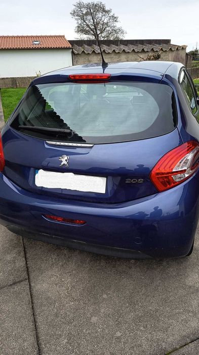 Peugeot 208 volante à direita (right hand drive)