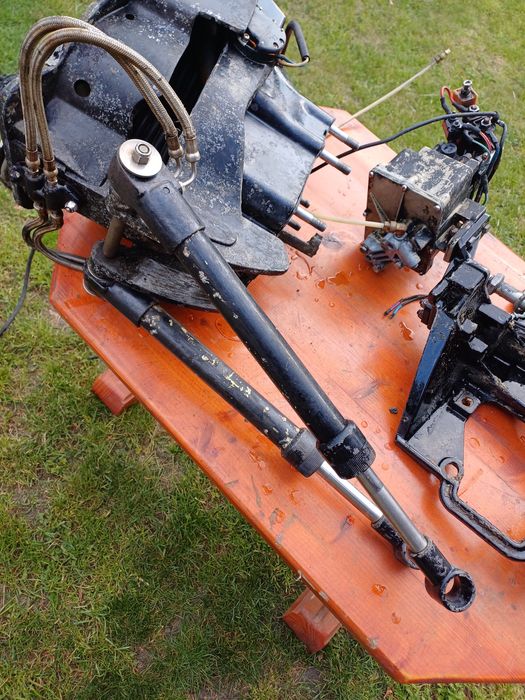 Gimbal, śiłowniki, pompa
