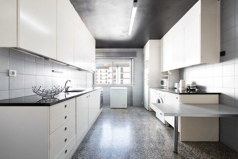 Quarto em Oeiras com vista de mar para Arrendar