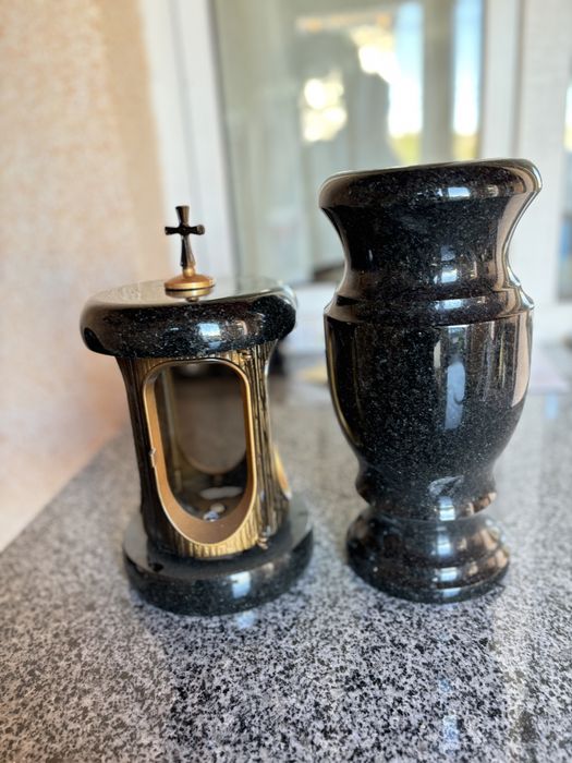 Лампадки і вази різні