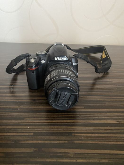 Продам фотоапарат Nikon D3000