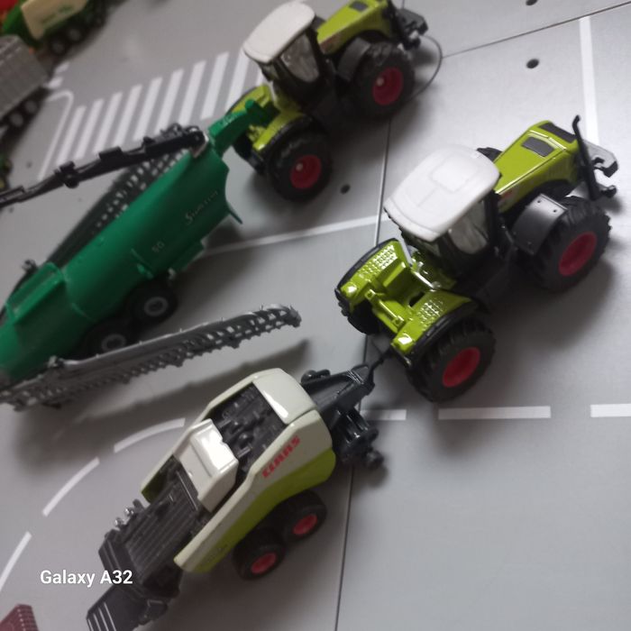 Siku traktory z maszyna Cena dot  kultywatora