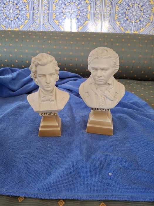 Bustos de Beethoven e Chopin