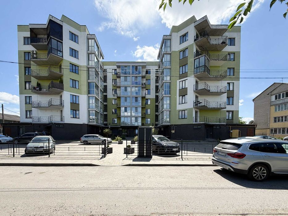Продаж дворівневої квартири з можливістю використання під комерцію – 227 м²!!