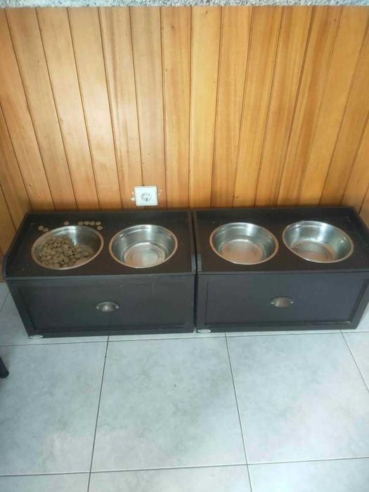Armário com Tigelas cães