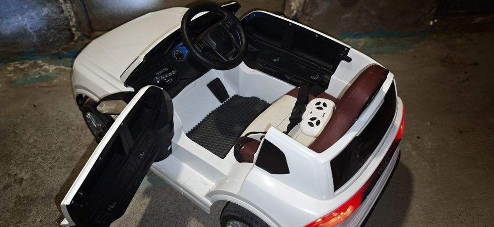 Дитячий електромобіль Audi Q8