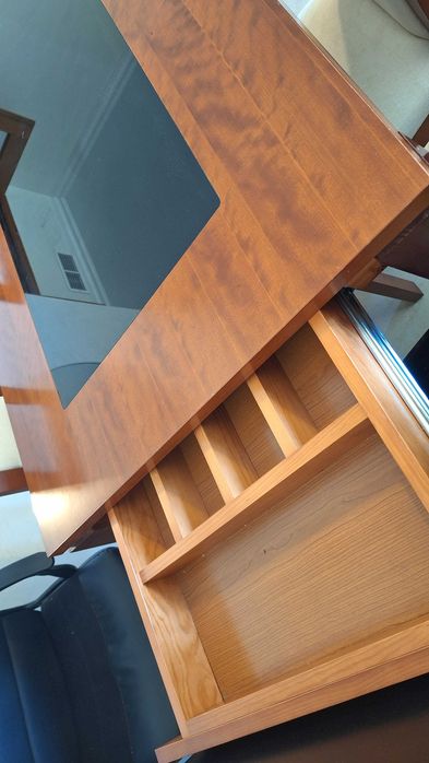 Mesa de jantar extensível madeira maciça + 4 cadeiras