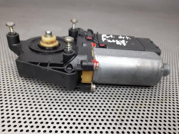Motor vidro frente direito VOLKSWAGEN Passat (3B2)
