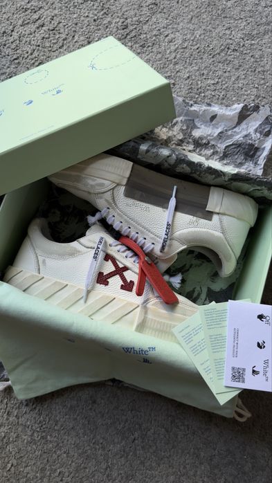 Off-White Low Vulcanized Distressed White Burgundy EU41