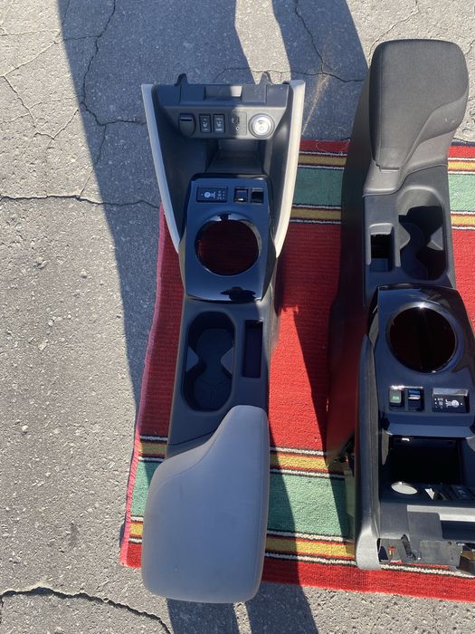 Консоль, підлокітник на ніссан ліф 18-24 р.