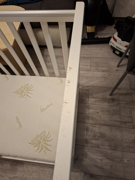 Łóżko dziecięce z materacem